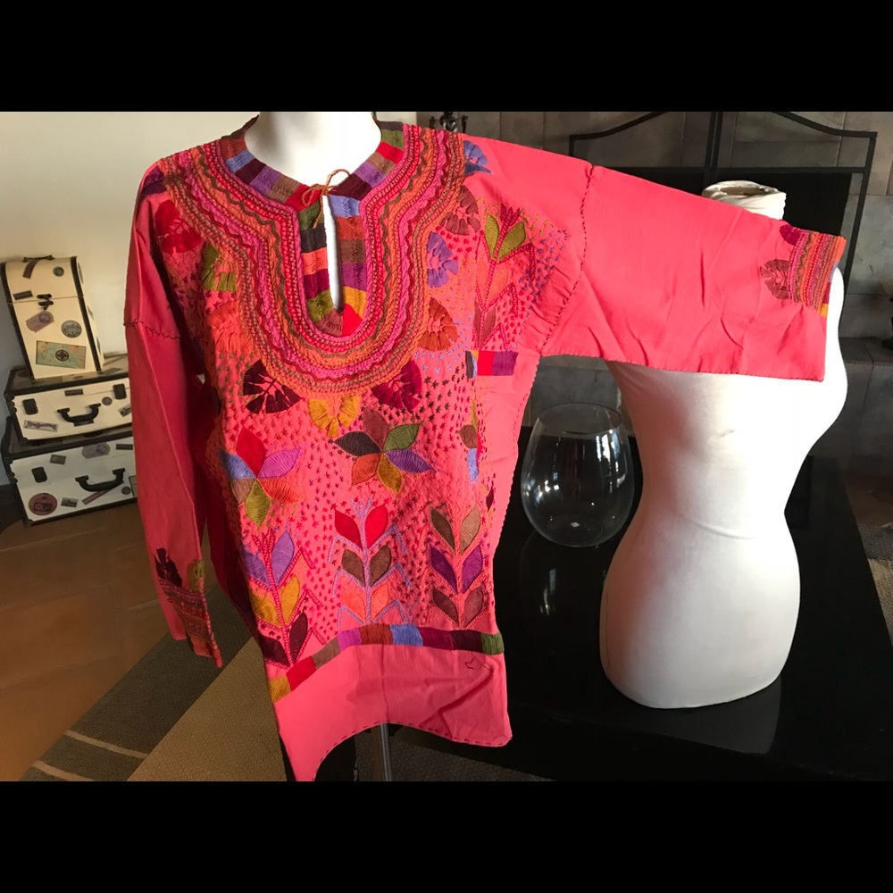 Colorful hand embroidered Mexican blouse 🇲🇽
